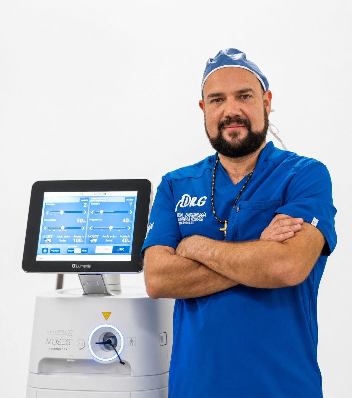 Dr. Francisco Gómez junto al láser Lumenis Pulse MOSES